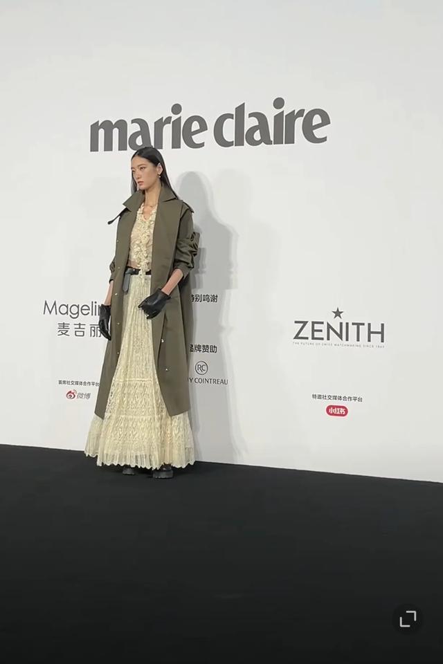 现在的女明星都怎么了？嘉人女性影响力之夜，她们穿的很无语！-18.jpg