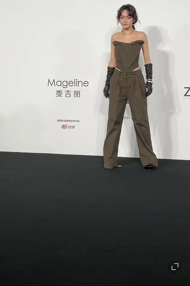 现在的女明星都怎么了？嘉人女性影响力之夜，她们穿的很无语！-21.jpg