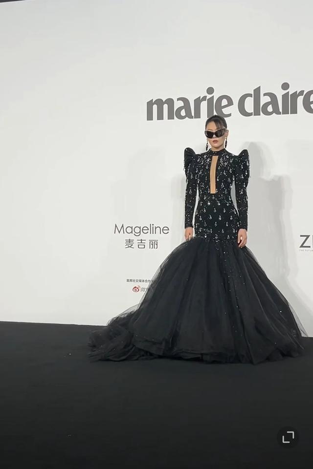 现在的女明星都怎么了？嘉人女性影响力之夜，她们穿的很无语！-22.jpg