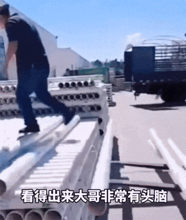 开心每天，50组搞笑动图，大半夜，取钱，要去叫醒它们吗？-50.jpg