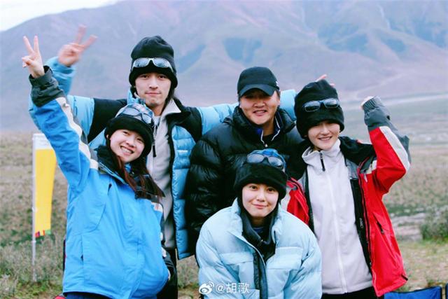 胡歌晒20年前“全明星”集体照，网友：回忆杀拉满-2.jpg
