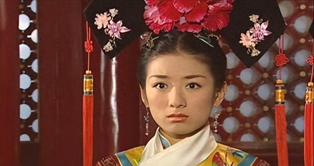 明星素颜真面目，黄奕像村口大妈，朱丹肤色蜡黄，尚雯婕真没想到-1.jpg