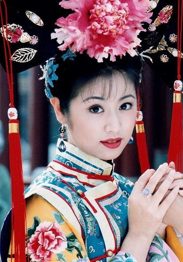 明星素颜真面目，黄奕像村口大妈，朱丹肤色蜡黄，尚雯婕真没想到-5.jpg