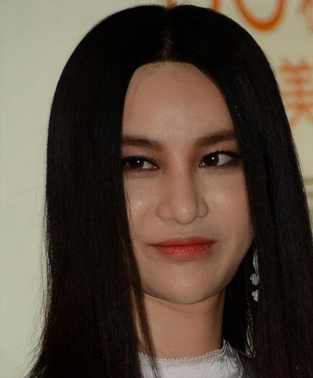 明星素颜真面目，黄奕像村口大妈，朱丹肤色蜡黄，尚雯婕真没想到-17.jpg