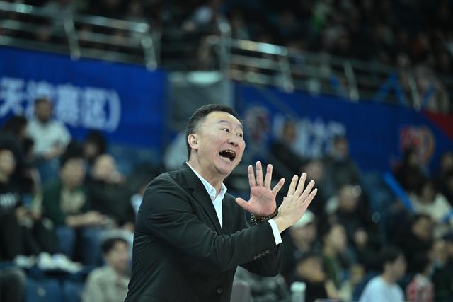 （体育）篮球——CBA常规赛：天津先行者不敌青岛国信制药-1.jpg