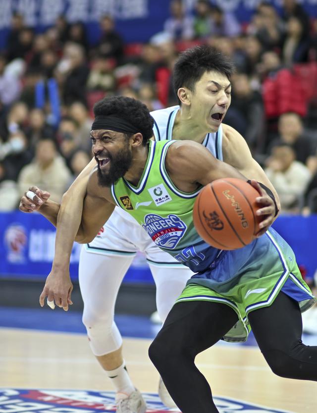 （体育）篮球——CBA常规赛：天津先行者不敌青岛国信制药-4.jpg