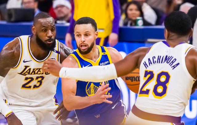 （体育）篮球——NBA常规赛：勇士不敌湖人-2.jpg