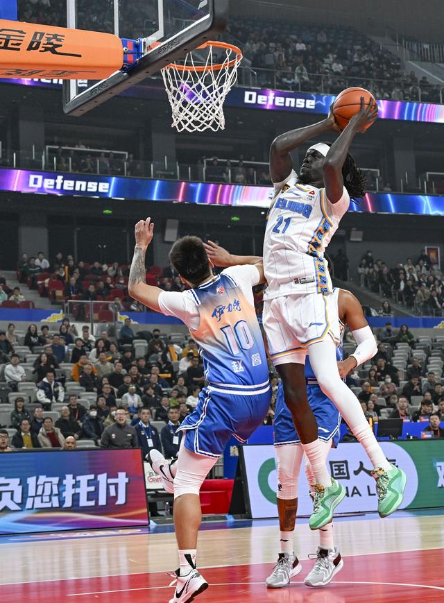 （体育）篮球——CBA常规赛：新疆伊力特胜北京北汽-1.jpg