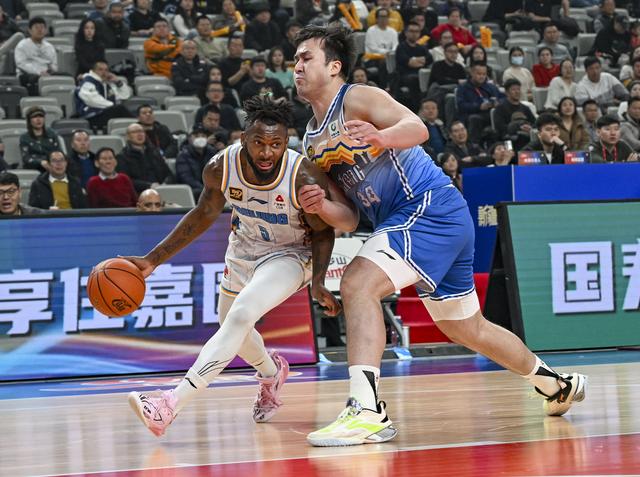 （体育）篮球——CBA常规赛：新疆伊力特胜北京北汽-12.jpg