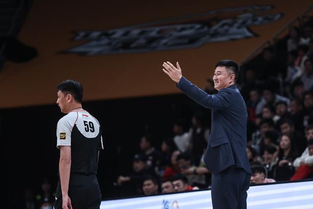 （体育）篮球——CBA常规赛：辽宁本钢胜广东东阳光-9.jpg
