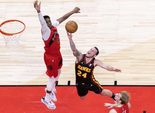 （体育）篮球——NBA常规赛：猛龙不敌老鹰-6.jpg