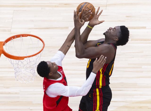 （体育）篮球——NBA常规赛：猛龙不敌老鹰-12.jpg