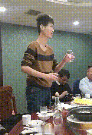 每天一笑，50张搞笑动图：三个感叹号，是他最后的警告！-8.jpg