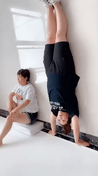 每天一笑，50张搞笑动图：三个感叹号，是他最后的警告！-19.jpg