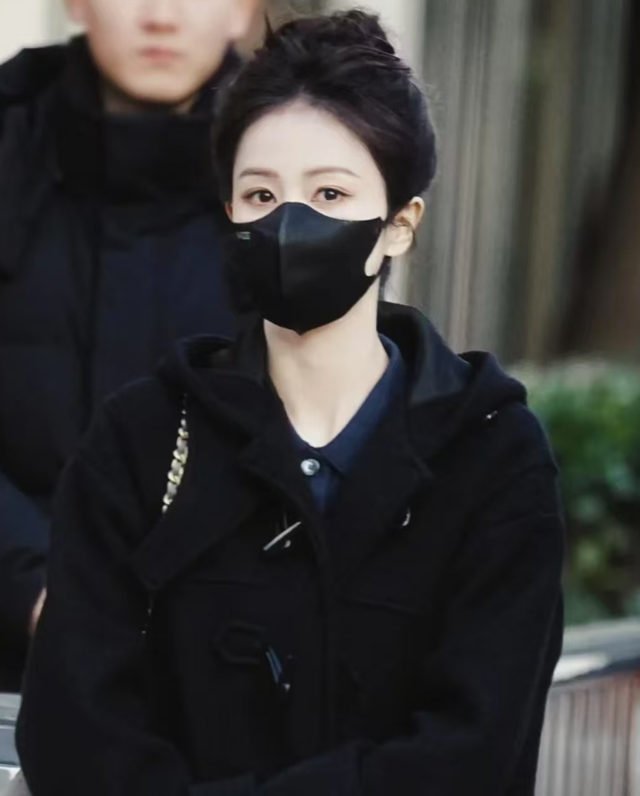 明星春晚联排私服比拼！蒋欣穿运动服都显瘦，金晨红色美甲抢镜-11.jpg