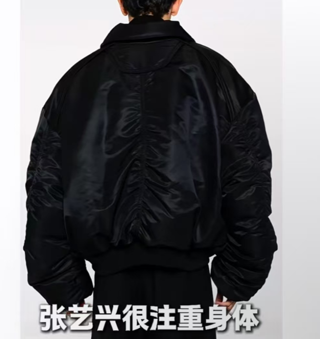 明星春晚联排私服比拼！蒋欣穿运动服都显瘦，金晨红色美甲抢镜-21.jpg