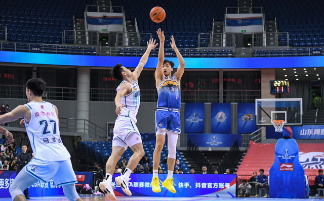CBA排名一晚大变！新疆上升4名，辽宁第8广东第9，大黑马降到第3-6.jpg