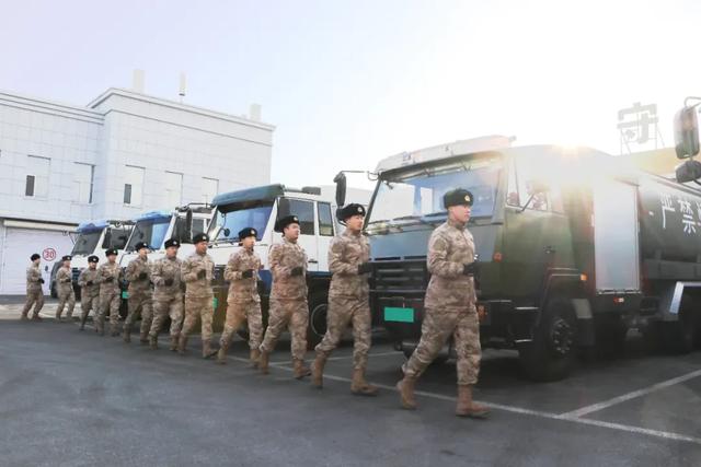 新年度军事训练！以战斗姿态升空-5.jpg