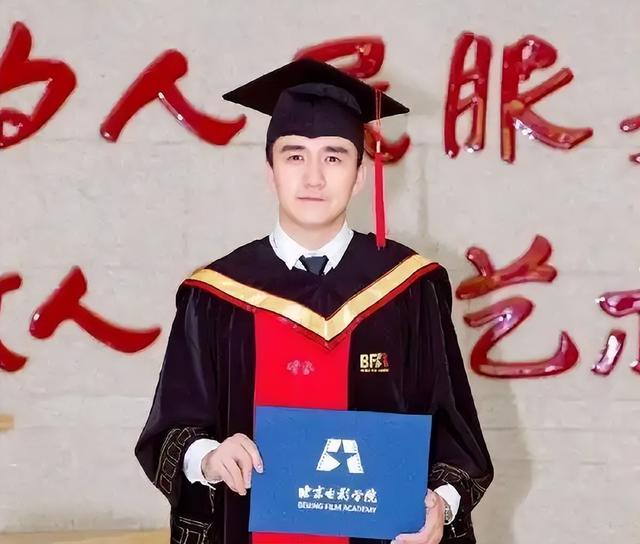 被央媒怒批，目不识丁、德不配位，这几位“文盲”明星凭什么走红-16.jpg