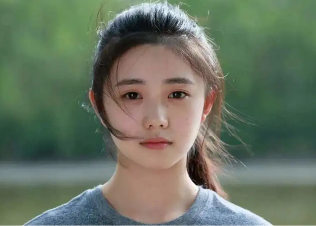 被央媒怒批，目不识丁、德不配位，这几位“文盲”明星凭什么走红-18.jpg
