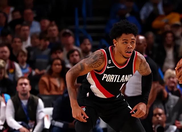 NBA红黑榜：完全体快船展现强劲实力，约基奇连战文班亚马连砍40+-6.jpg