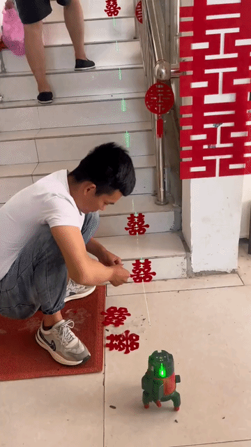 哈哈大笑，搞笑动图，你能看到第几张保持不笑，此门为谁开？-20.jpg
