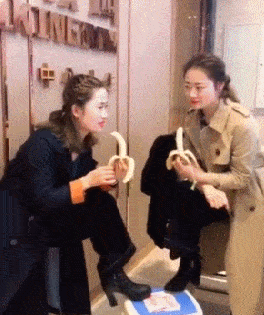 哈哈大笑，搞笑动图，你能看到第几张保持不笑，此门为谁开？-22.jpg