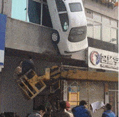 哈哈大笑，搞笑动图，你能看到第几张保持不笑，此门为谁开？-36.jpg