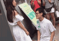 哈哈大笑，搞笑动图，你能看到第几张保持不笑，此门为谁开？-37.jpg