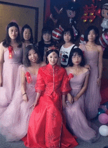 哈哈大笑，搞笑动图，不小心手滑，纸巾越滚越远-32.jpg