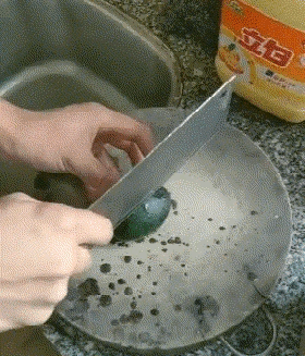 哈哈一笑，搞笑动图，这条路应该挺贵啊-15.jpg