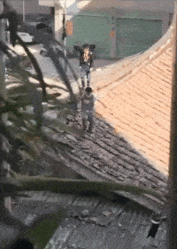 哈哈一笑，搞笑动图，这条路应该挺贵啊-14.jpg