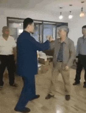 哈哈一笑，搞笑动图，这条路应该挺贵啊-33.jpg