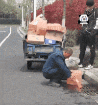 哈哈一笑，搞笑动图，这条路应该挺贵啊-38.jpg