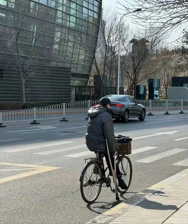 笑一笑，50张搞笑动图：你知道这是什么成语吗？-22.jpg