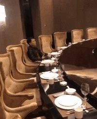 笑一笑，50张搞笑动图：你知道这是什么成语吗？-28.jpg