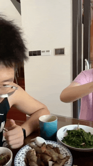笑一笑，50张搞笑动图：你知道这是什么成语吗？-46.jpg