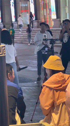 笑一笑，50张搞笑动图：你知道这是什么成语吗？-48.jpg