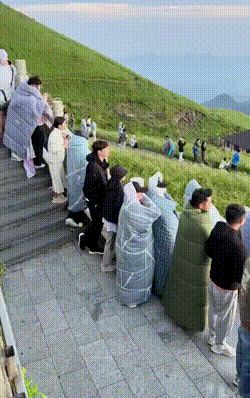 笑一笑，50张搞笑动图：你知道这是什么成语吗？-50.jpg
