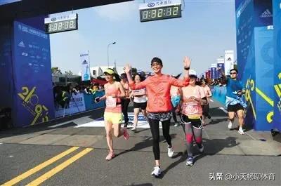 娱乐圈五位跑马的大明星，陈冠希弃文从武，第一被誉为气质女神-16.jpg