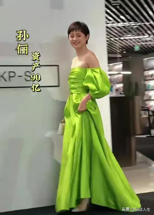 演艺圈十位女明星资产，个个美若天仙都还是富婆，大家喜欢哪一位-10.jpg
