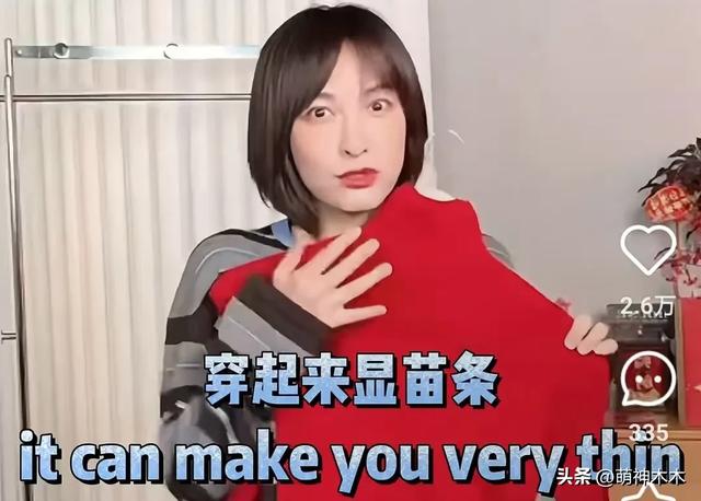 明星整活欢迎老外：曾黎戴中国抹额，沈梦辰介绍好友，杨迪飙英文-17.jpg