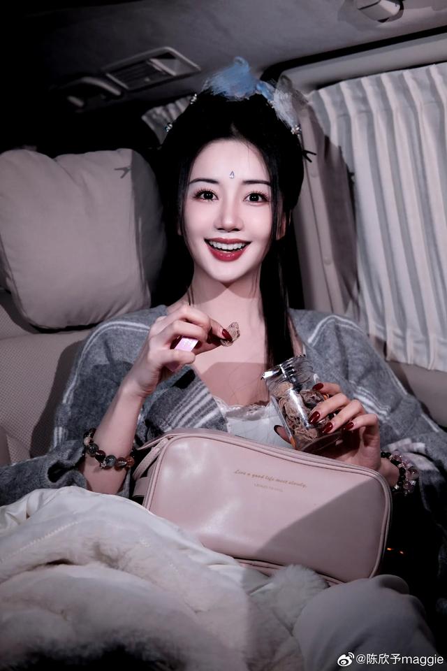 美女明星-3.jpg