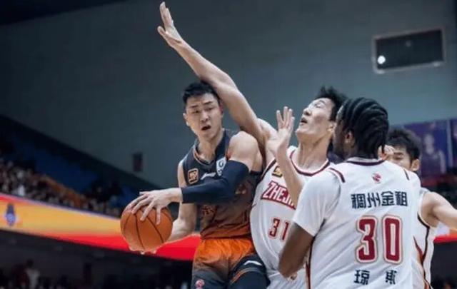 北京惨败，领头羊8连胜，CBA各队最新排名出炉，第2和第8仅差三分-5.jpg