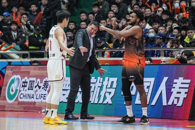 （体育）篮球——CBA常规赛：山东高速胜浙江稠州金租-1.jpg