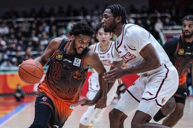 （体育）篮球——CBA常规赛：山东高速胜浙江稠州金租-4.jpg