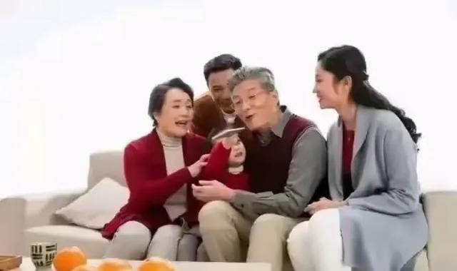 今日头条爆款文章：热搜爆文 父母老了，需要的是陪伴还是金钱-2.jpg