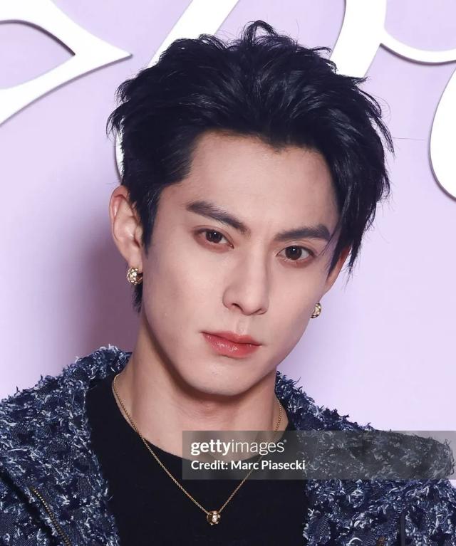 巴黎男装周明星生图：朱一龙造型显成熟，王鹤棣王嘉尔帅气-7.jpg