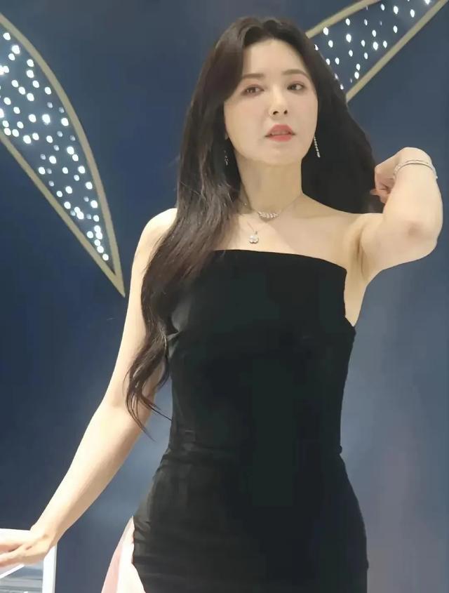 明星无滤镜下的真实容颜，残酷的娱乐圈，她们的真实状态如何？-19.jpg