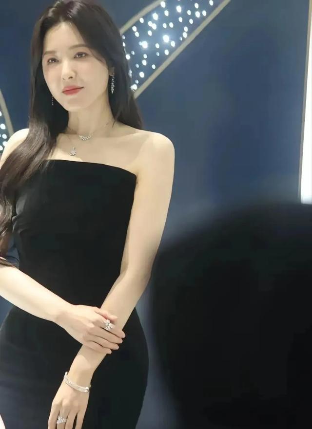 明星无滤镜下的真实容颜，残酷的娱乐圈，她们的真实状态如何？-20.jpg